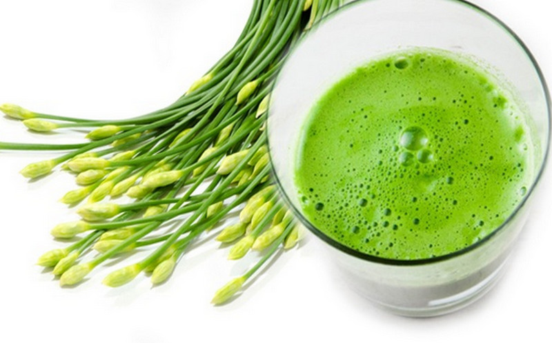 uống nước lá hẹ chữa bệnh trĩ